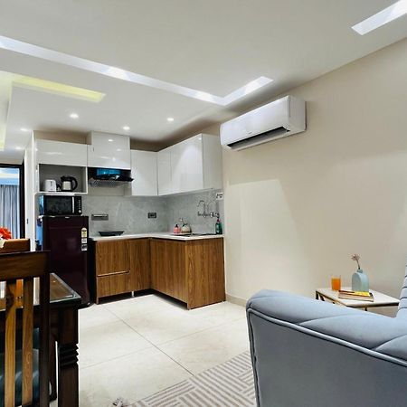 Zen Suites Gurgaon - Luxe Stays Collection ภายนอก รูปภาพ