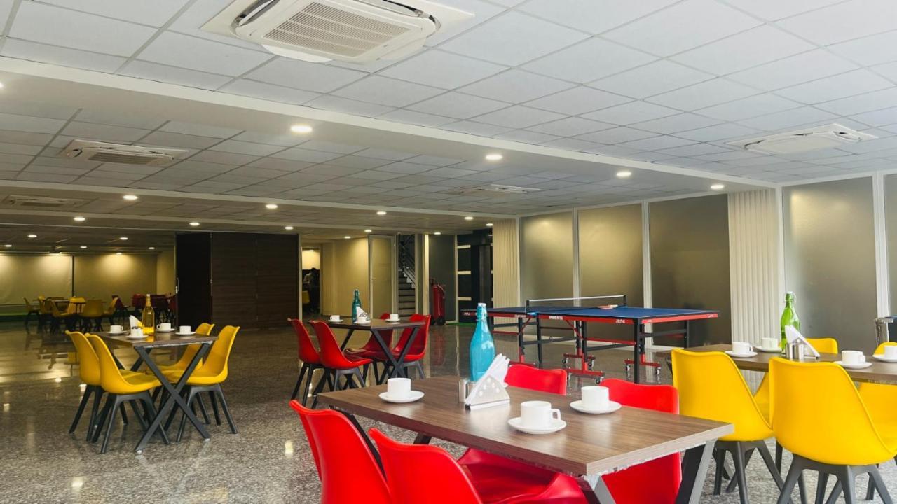 Zen Suites Gurgaon - Luxe Stays Collection ภายนอก รูปภาพ