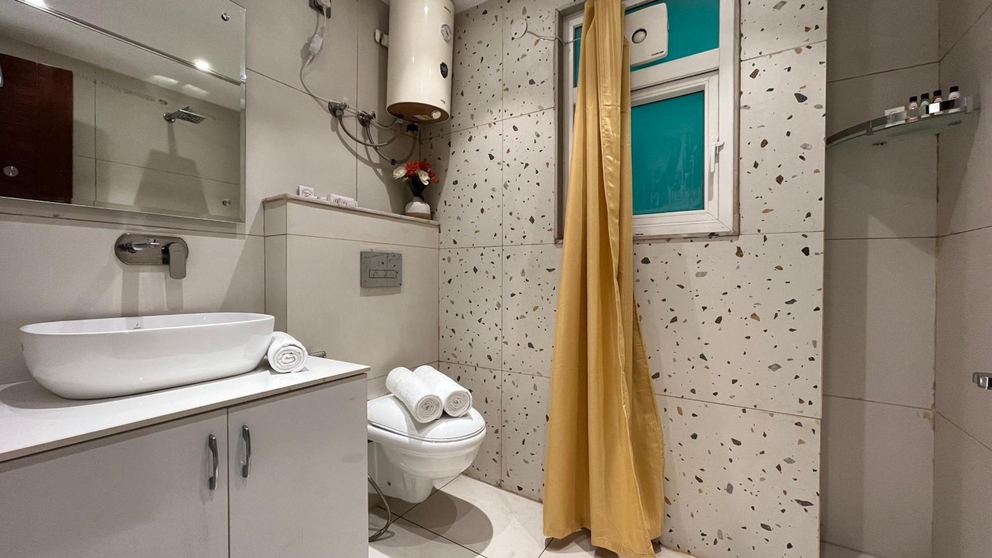 Zen Suites Gurgaon - Luxe Stays Collection ภายนอก รูปภาพ